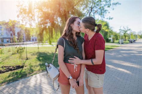 Romantic Lesbian kisses that will set you heart on fire